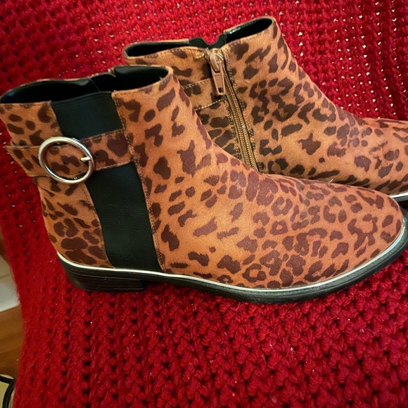 Cheetah Booties - Picture 2 of 6